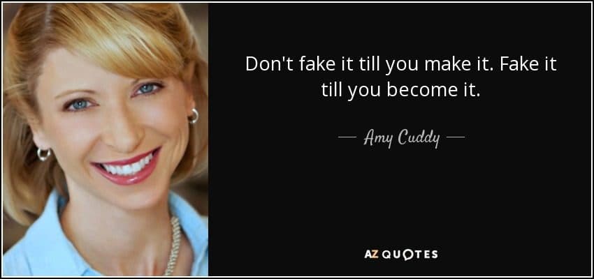 Card cu portretul unei femei blonde și citatul „Don’t fake it till you make it. Fake it till you become it.”, semnat Amy Cuddy