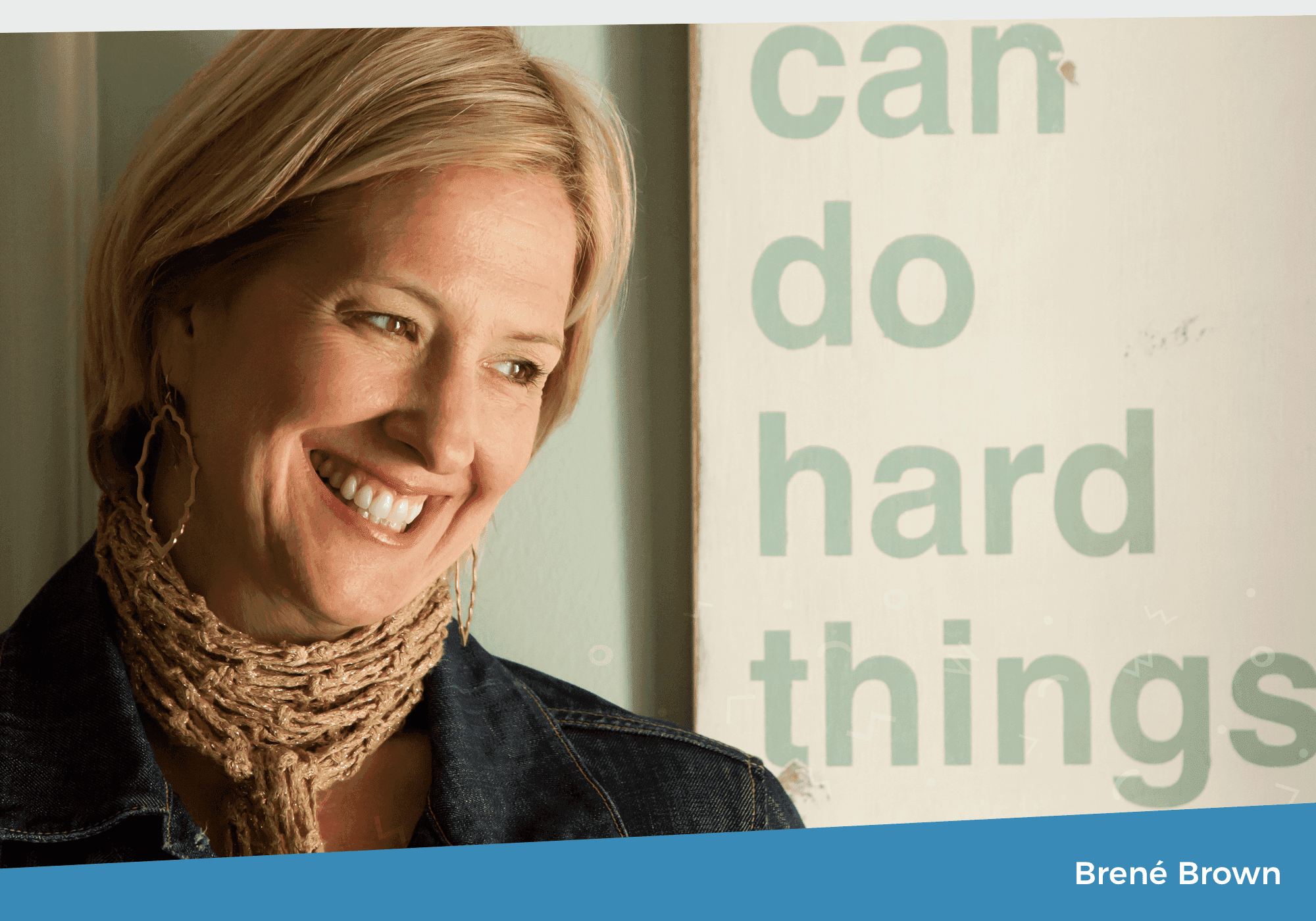 Femeie blondă zâmbind lângă un afiș cu textul „can do hard things” și numele Brené Brown